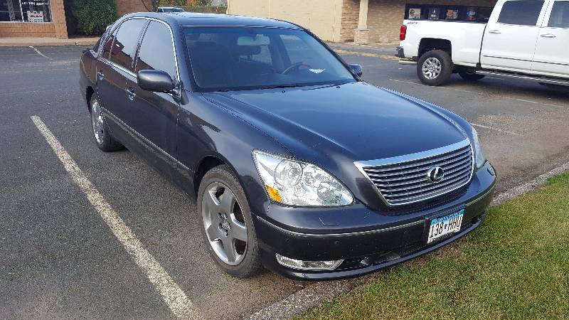 lot 3 image: 2005 Lexus LS430