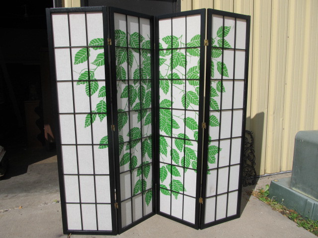 lot 9 image: Folding Decorative Room Divider Screen