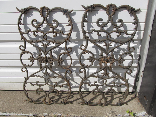 lot 15 image: Ornate Cast Iron Decor