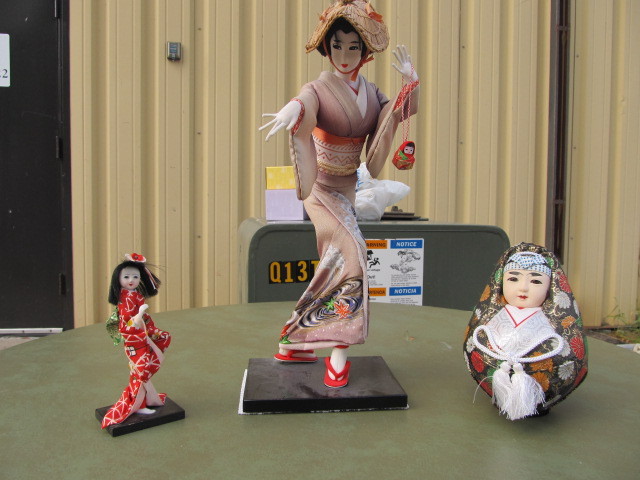 lot 24 image: Group of Oriental Figures