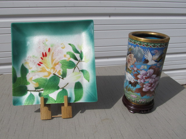 lot 25 image: Vintage Japanese Cloisonne Vase & Enamel Plate