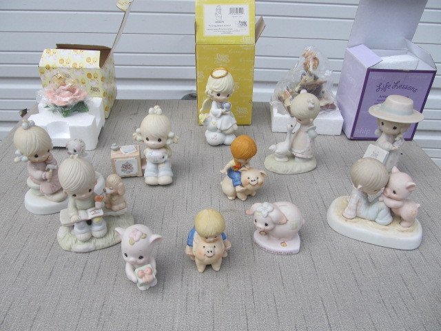 lot 29 image: Lot of Precious Moments etc.