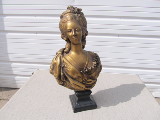 lot 31 image: Large Gold Painted Victorian Woman Bust