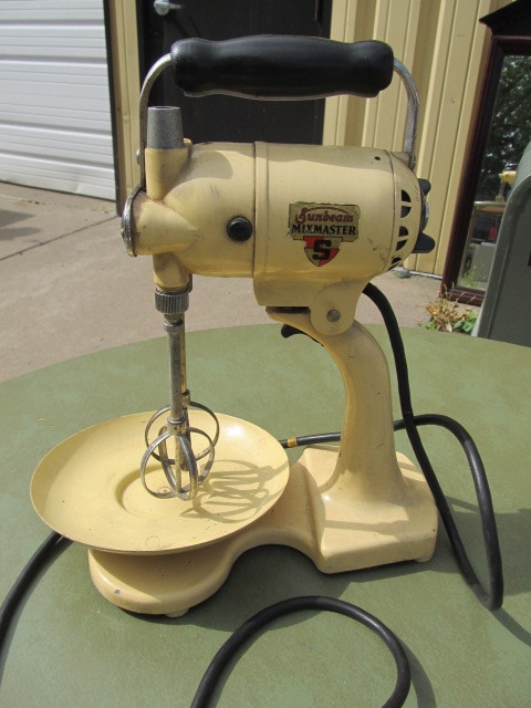 lot 34 image: Working Vintage Sunbeam MixMaster