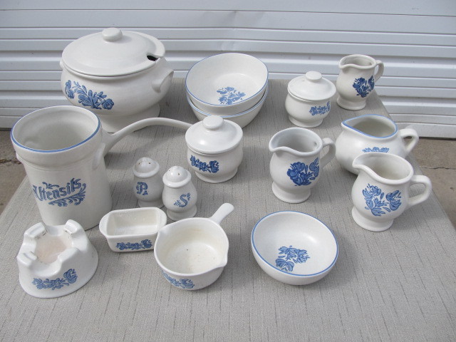 lot 37 image: PFALTZGRAFF Serving Pieces