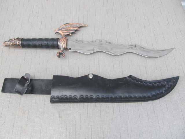 lot 45 image: Very Cool Large Curved Blade Dragon Dagger