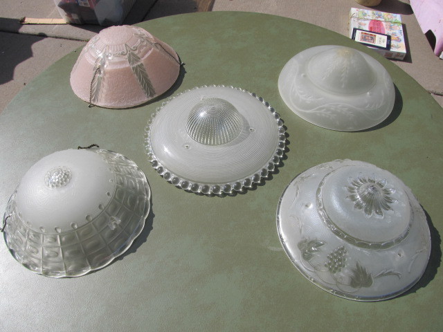 lot 58 image: Group of 5 Vintage Glass Ceiling Light Fixtures