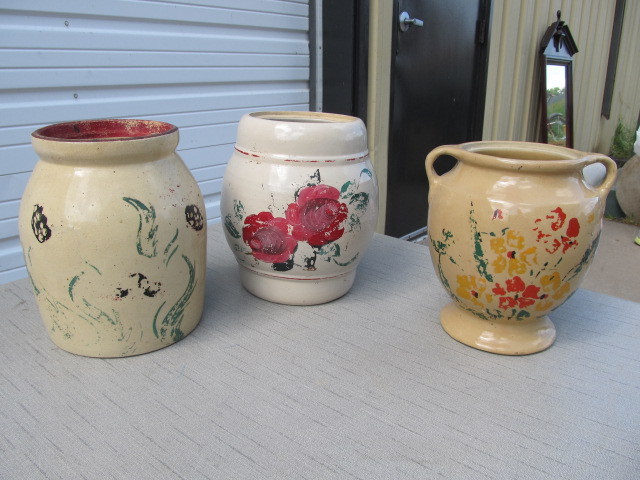 lot 61 image: 3 Vintage Cookie Jars - No Lids