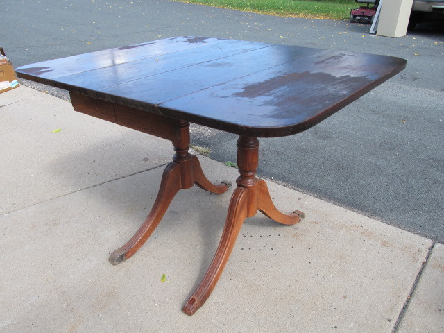 lot 69 image: Vintage Drop Leaf KitchenDining Table