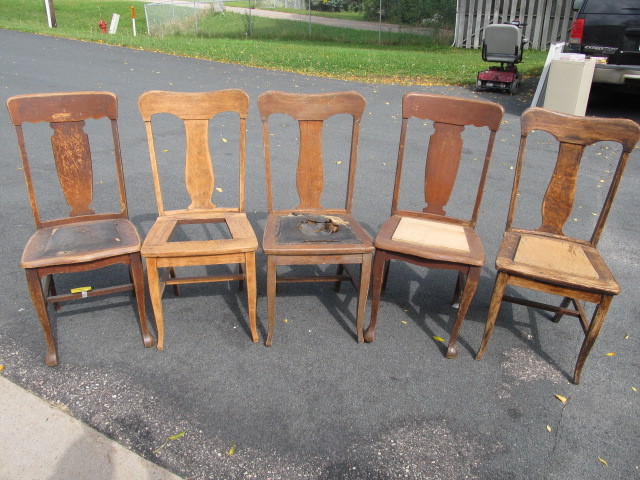 lot 76 image: 5 Antique Oak Chairs