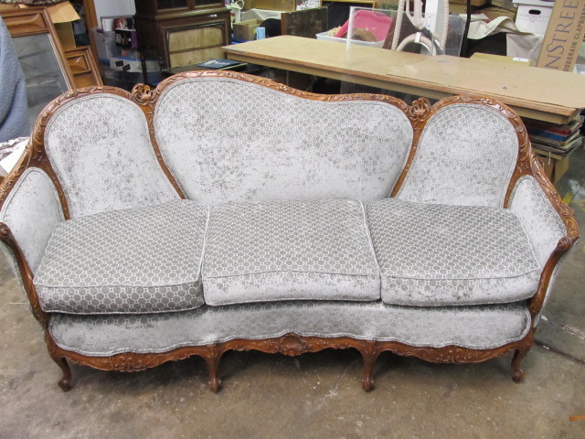 lot 1 image: BEAUTIFUL Antique Early Rococo Carved J.H. Belter Style Sofa