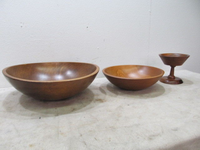 lot 84 image: Vintage Solid Wood Dough & Nut Bowls