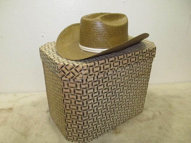 lot 86 image: Vintage Straw Cowboy Hat wBox