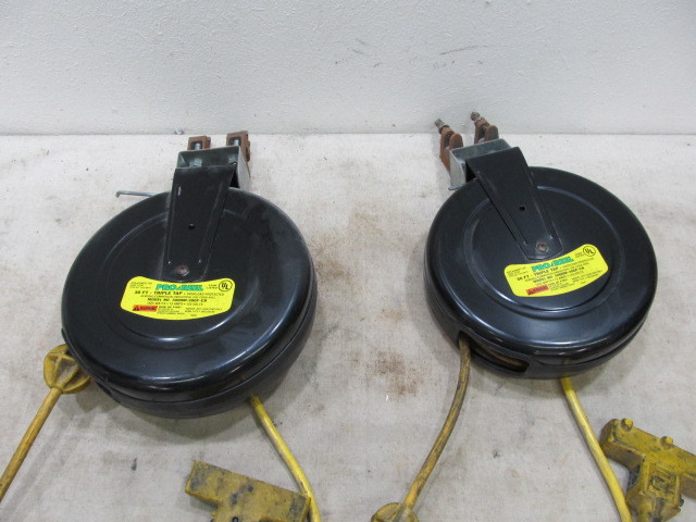 lot 90 image: 2 - 30ft Extension Cord Reels
