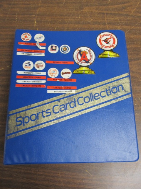 lot 3 image: Binder Full of Vintage Baseball Cards