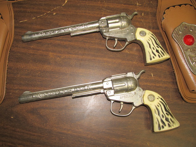 lot 5 image: Matching Pair of Vintage Metal 10 Cap Guns wHolster & Bullets