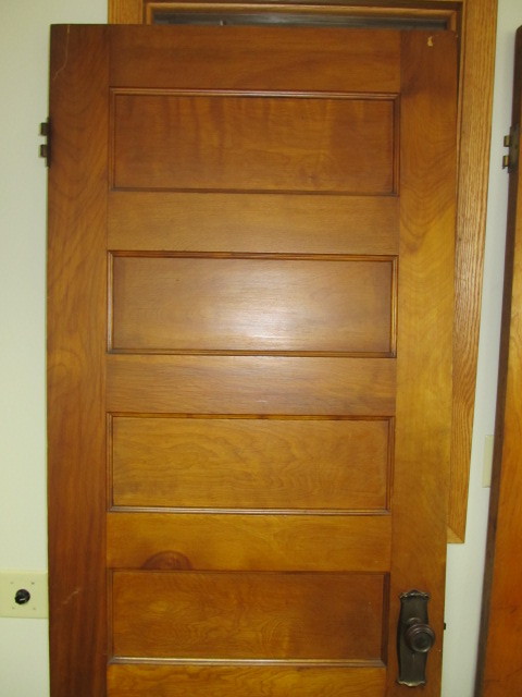 lot 125 image: Antique Heavy Solid Oak 6 Panel Door