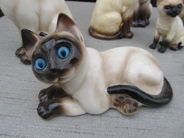 lot 138 image: Porcelain Siamese Cat Collection