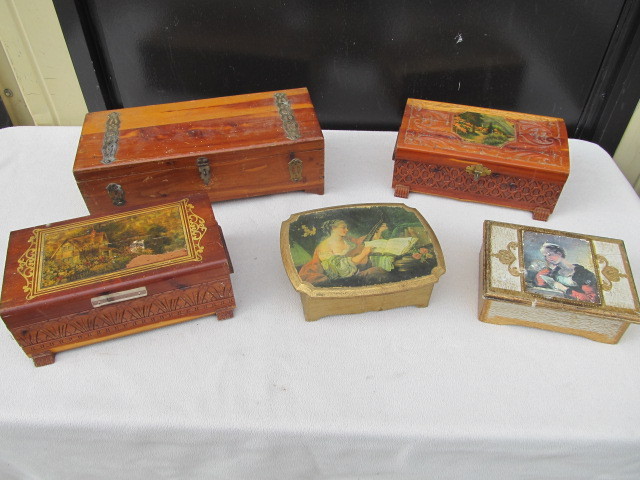lot 154 image: Group of Vintage Wooden TrinketJewelry Boxes