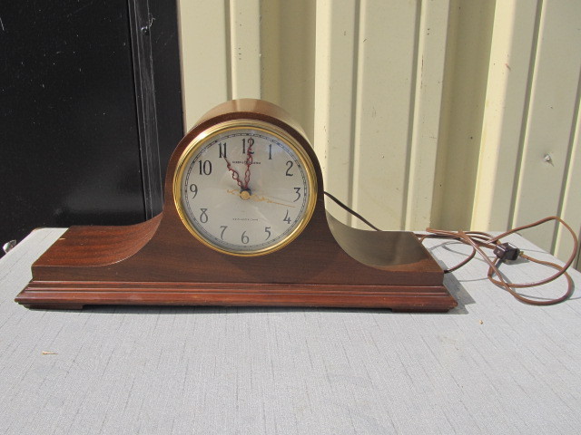 lot 158 image: Vintage GE Mantel Clock