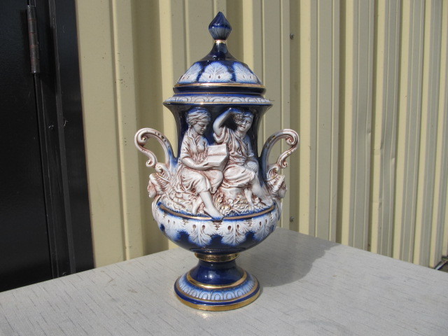 lot 159 image: Large Vintage Cobalt Blue Porcelain Urn