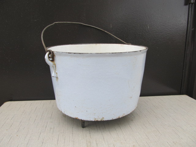 lot 170 image: Old Vintage Heavy CAST IRON Enamel Footed Kettle