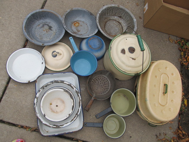 lot 173 image: Large Lot of Assorted Enamelware