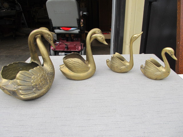 lot 141 image: 4 Vintage Solid Brass Descending Size Swans