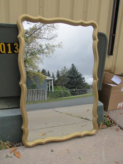 lot 171 image: Larger Gold Frame Wall Mirror