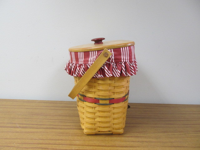 lot 191 image: Longaberger Basket wWooden Lid & Liner 