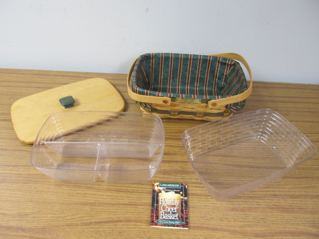 lot 210 image: 1996 Longaberger Holiday Cheer Basket