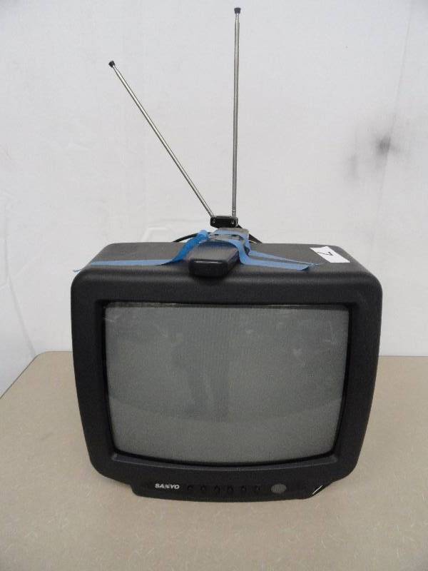 TV with Remote Sanyo 12