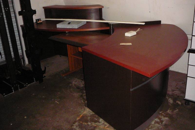 lot 2 image: Reception Desk