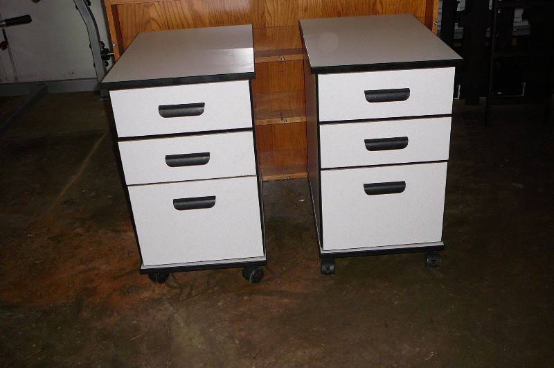 lot 3 image: Drawer Cabinet with wheels