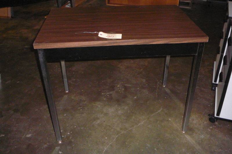 lot 20 image: Table 3 x 24