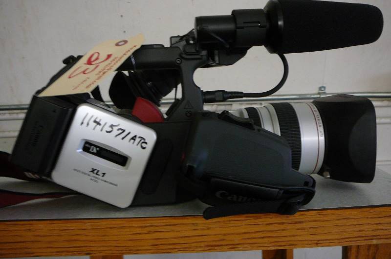 lot 23 image: Camcorder XL1 Canon