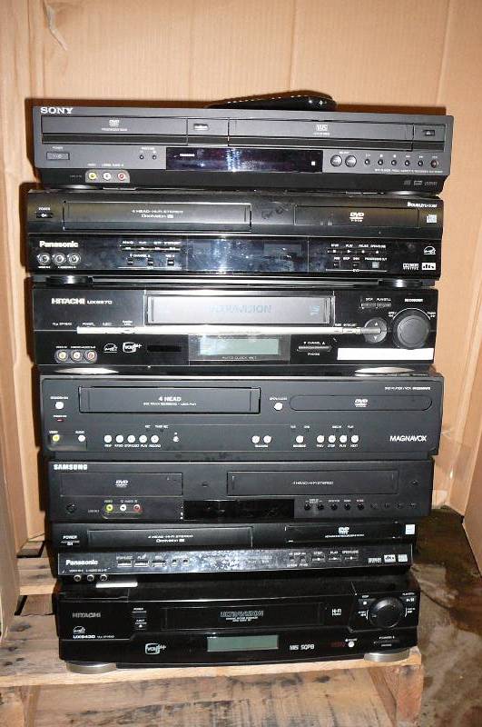lot 25 image: Lot of DVD, VHS - Players,