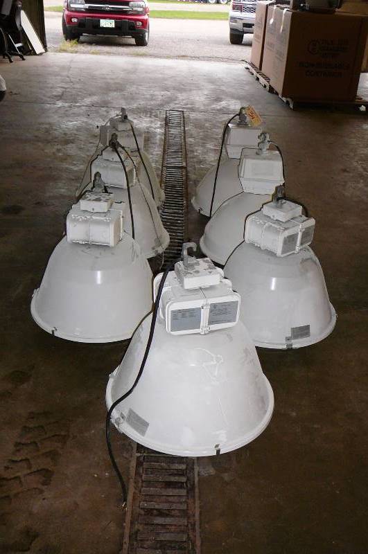 lot 34 image: Large  Lighting, Luminare