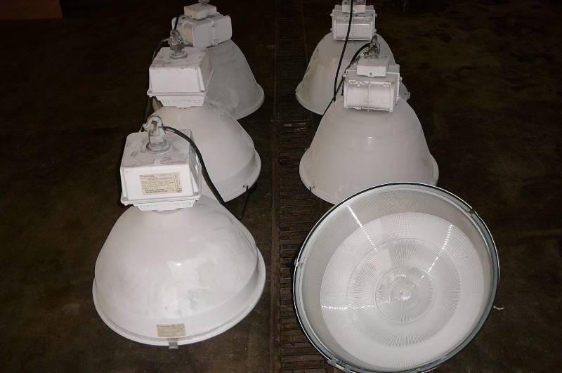 lot 38 image: Large  Lighting, Luminare