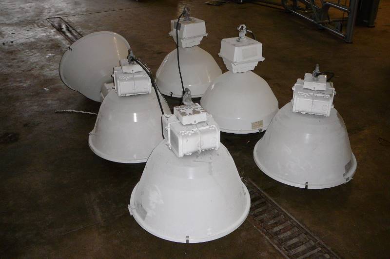 lot 40 image: Large  Lighting, Luminare