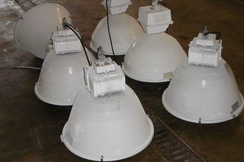 lot 42 image: Large  Lighting, Luminare