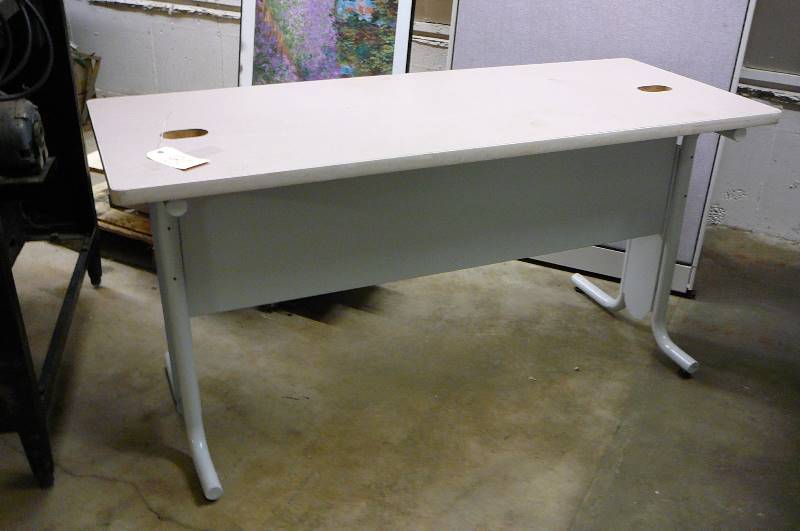 lot 80 image: Table