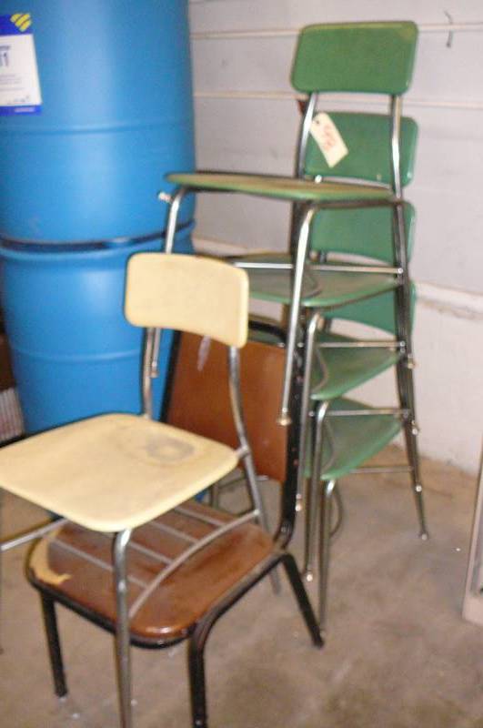 lot 98 image: 5 Kids Desk Chairs