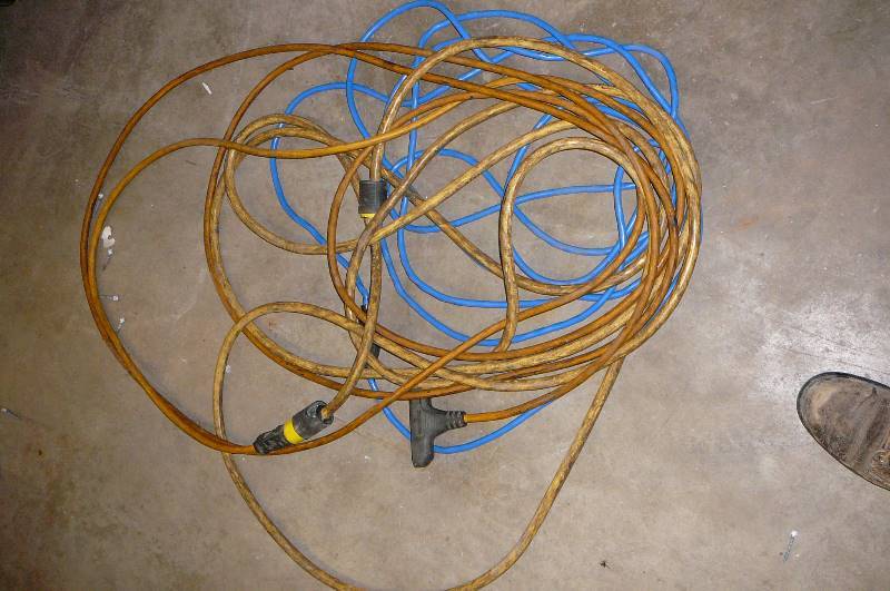 lot 103 image: 2 Extension Cords