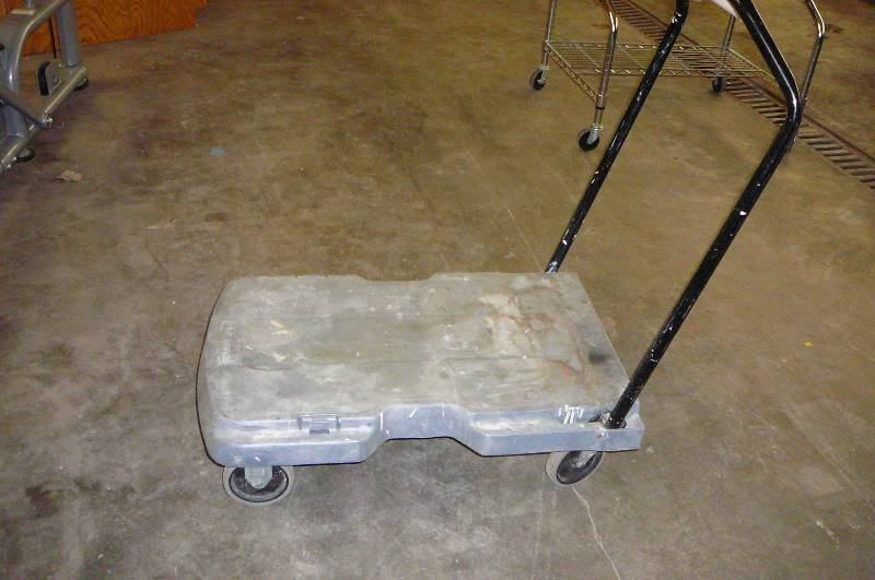 lot 107 image: Rubbermaid Cart on wheels 400lbs