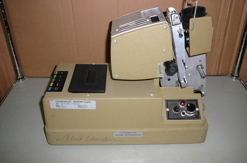 lot 109 image: Projector Dukane Cassette Super Micromatic