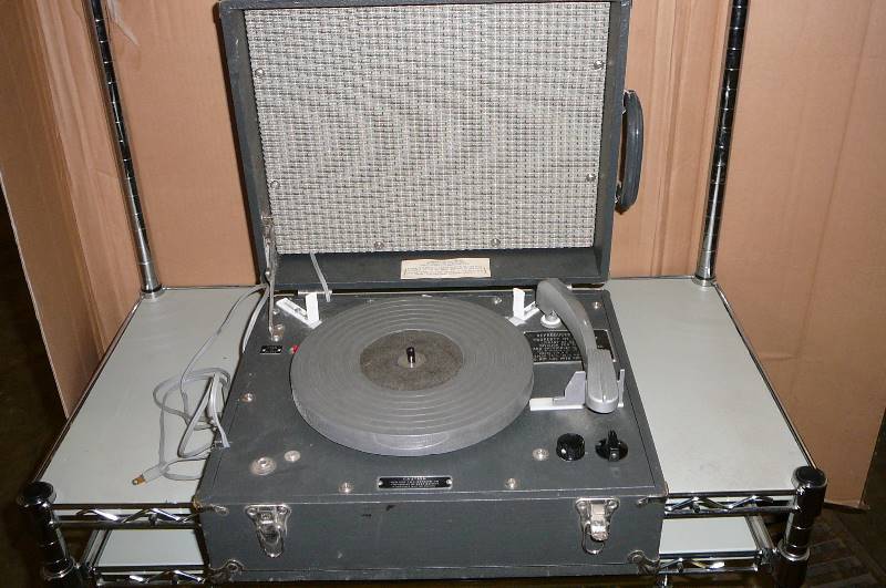 lot 112 image: Cintage Record Player  33 13, 16 23, 8 13 RPM