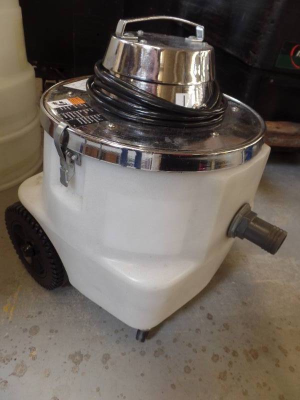 HIGH CAPACITY SERVICE VAC AND GARBAGE CANS