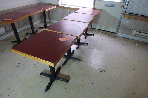 lot 17 image: 4 Caf tables