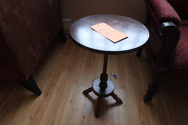 lot 26 image: Round Side Table
